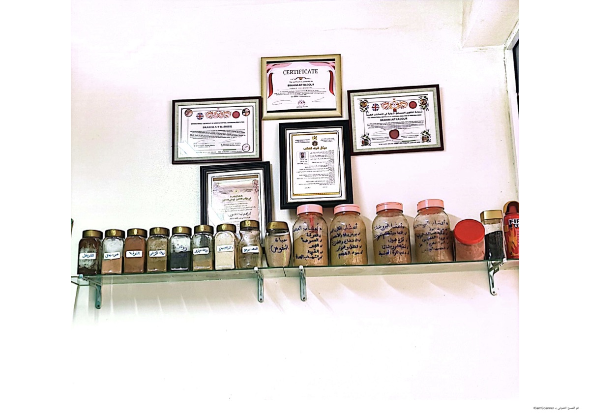 Diplômes EASYINO et armoire à herbes médicinales